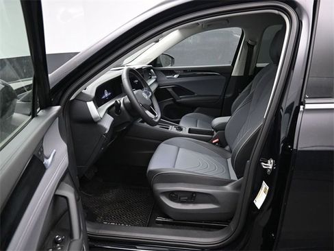 New 2026 Volkswagen Tiguan SE image 9