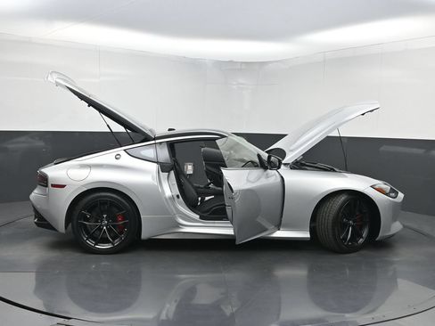 Used 2025 Nissan Z Performance w/ Floor Mat Package RWD image 34