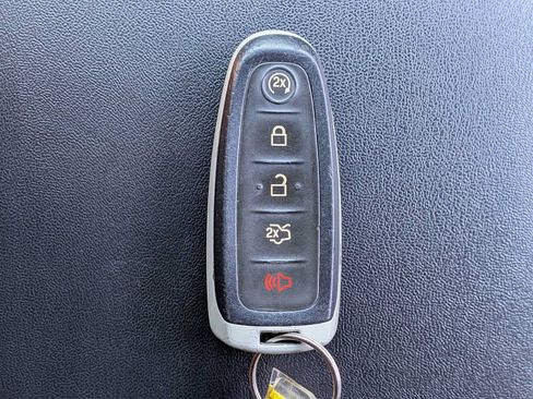 Used 2015 Ford Taurus Limited FWD image 33