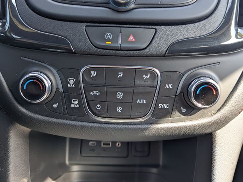 Used 2022 Chevrolet Equinox RS AWD/4WD image 17