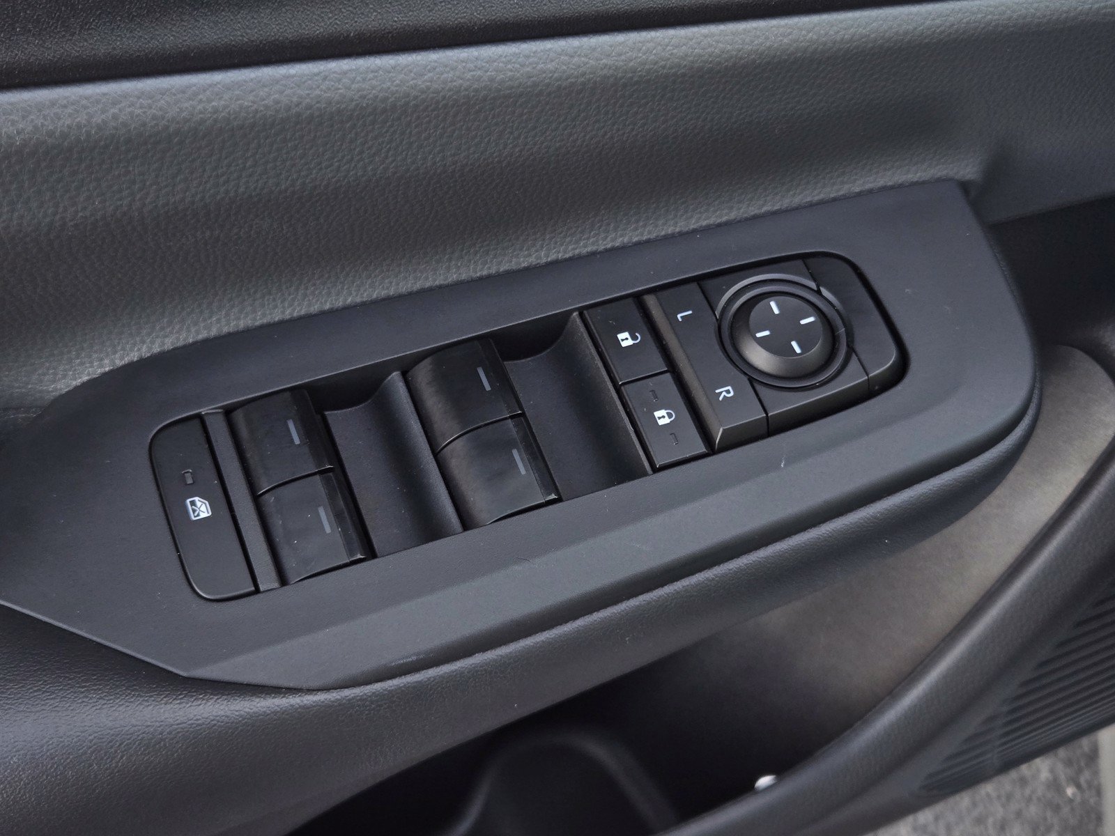 Used 2025 Toyota Prius LE FWD image 10
