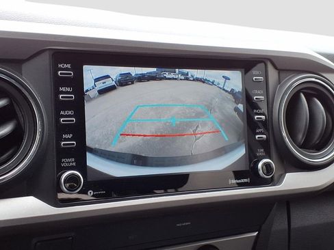 Used 2020 Toyota Tacoma SR5 AWD/4WD image 13