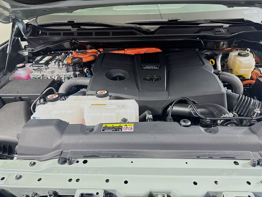 Used 2025 Toyota Tundra Platinum AWD/4WD image 31