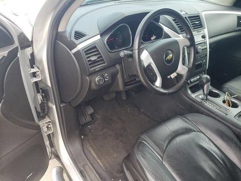 Used 2011 Chevrolet Traverse LT FWD image 12