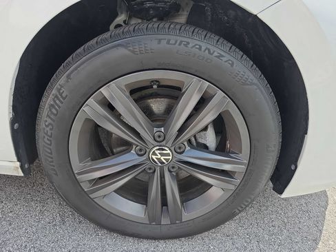 Used 2024 Volkswagen Jetta SE FWD image 4