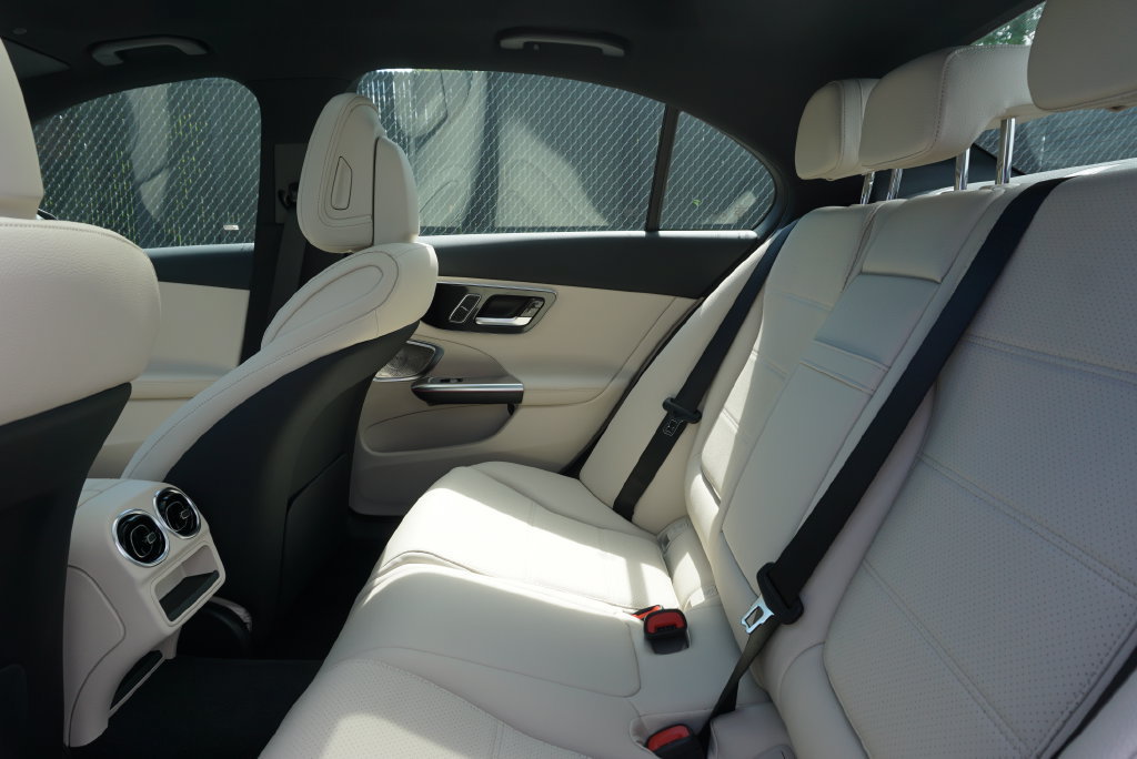 Used 2025 Mercedes-Benz C 300 4MATIC Sedan image 47