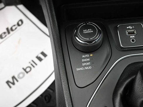 Used 2021 Jeep Cherokee Latitude Lux AWD/4WD image 18