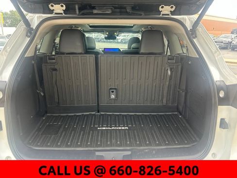 Certified 2024 Toyota Highlander Platinum AWD/4WD image 17