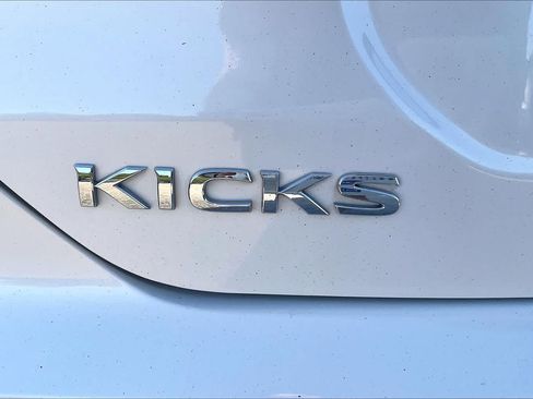 Used 2021 Nissan Kicks SR FWD image 9