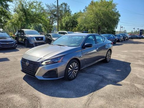 Used 2024 Nissan Altima 2.5 SV FWD image 4