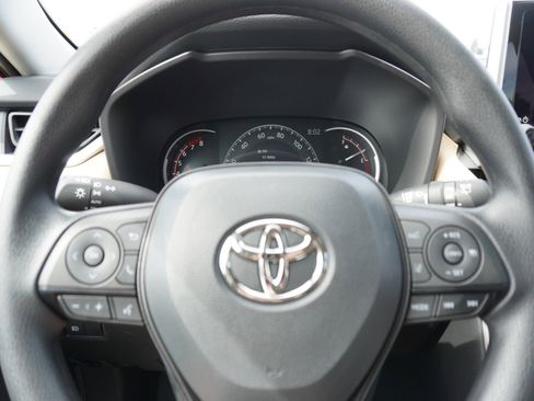 Used 2025 Toyota RAV4 XLE FWD image 22