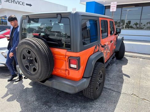 Used 2018 Jeep Wrangler Unlimited Sport AWD/4WD image 4