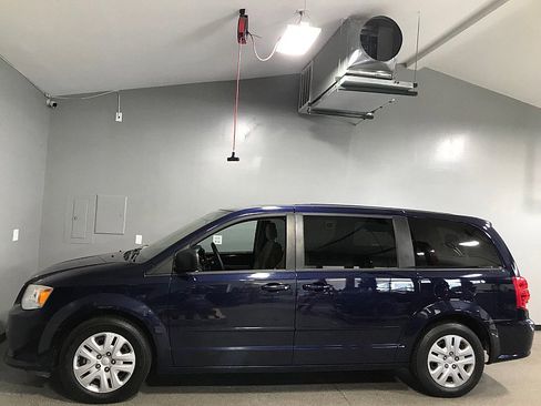 Used 2016 Dodge Grand Caravan SE w/ Quick Order Package 29E SE FWD image 6
