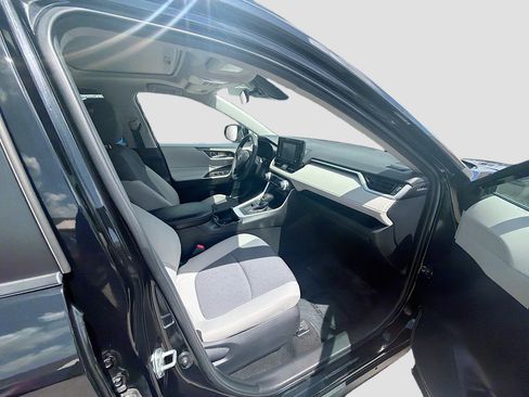 Used 2022 Toyota RAV4 XLE w/ Convenience Package FWD image 28