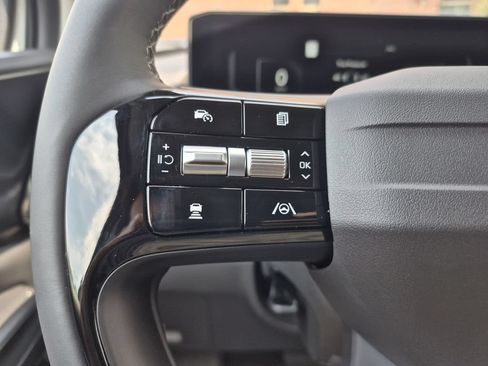 New 2027 Kia Carnival SX w/ Dark Edition Package FWD image 17