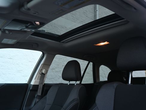 Used 2022 Subaru Outback Premium image 19