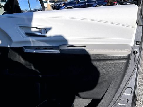 Used 2025 Toyota Sienna XLE image 23
