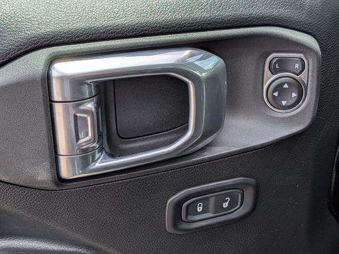 Used 2022 Jeep Wrangler Sport AWD/4WD image 19