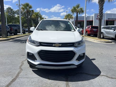 Used 2020 Chevrolet Trax Premier FWD image 3