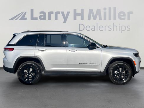New 2026 Jeep Grand Cherokee Altitude AWD/4WD image 6