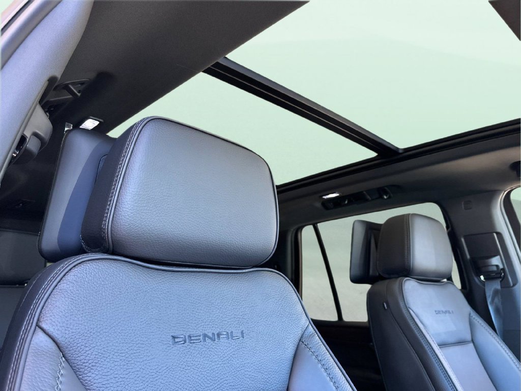 New 2026 GMC Yukon Denali w/ Denali Reserve Package AWD/4WD image 19