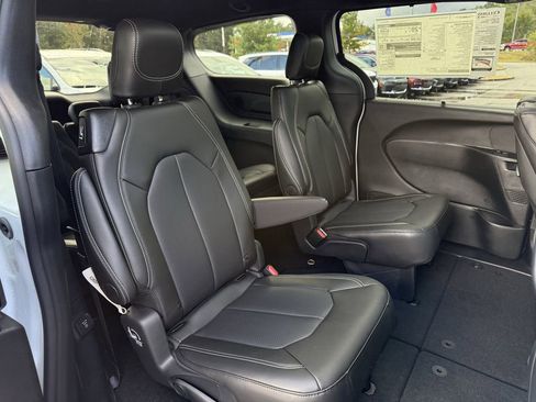 New 2026 Chrysler Pacifica Select image 19