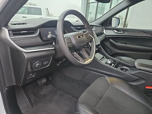 Used 2024 Jeep Grand Cherokee Altitude image 35