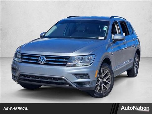 Used 2020 Volkswagen Tiguan SE image 1