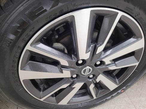 Used 2021 Nissan Versa SV image 31