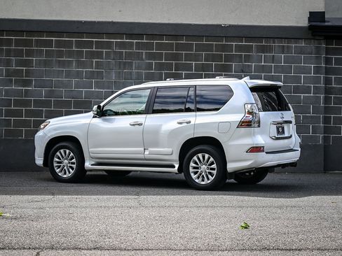 Used 2016 Lexus GX 460 w/ Premium Package AWD/4WD image 4