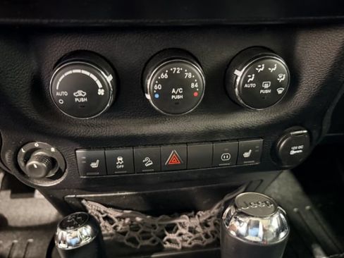 Used 2012 Jeep Wrangler Unlimited Sahara w/ Connectivity Group AWD/4WD image 23