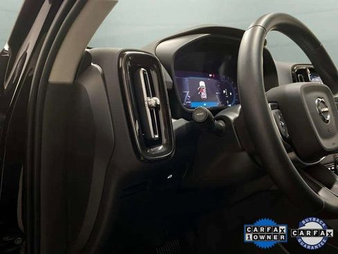 Used 2025 Volvo XC40 B5 Plus image 32