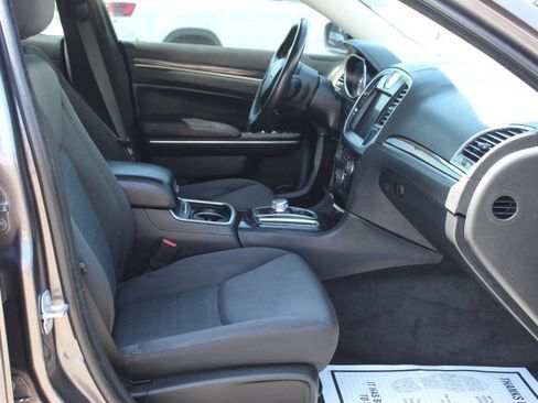 Used 2018 Chrysler 300 Touring w/ Sport Appearance Package RWD image 9