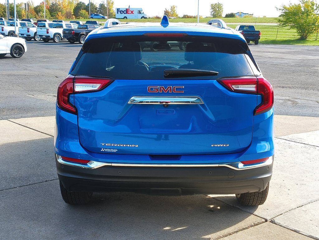 Used 2024 GMC Terrain SLT w/ LPO, Floor Liner Package AWD/4WD image 6