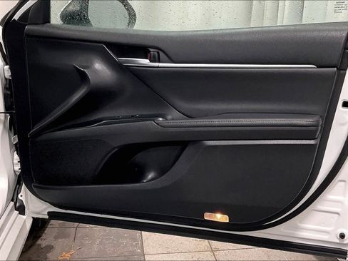 Used 2020 Toyota Camry XLE image 12