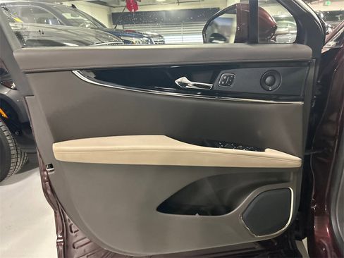 Used 2023 Lincoln Nautilus Reserve w/ Equipment Group 201A image 9