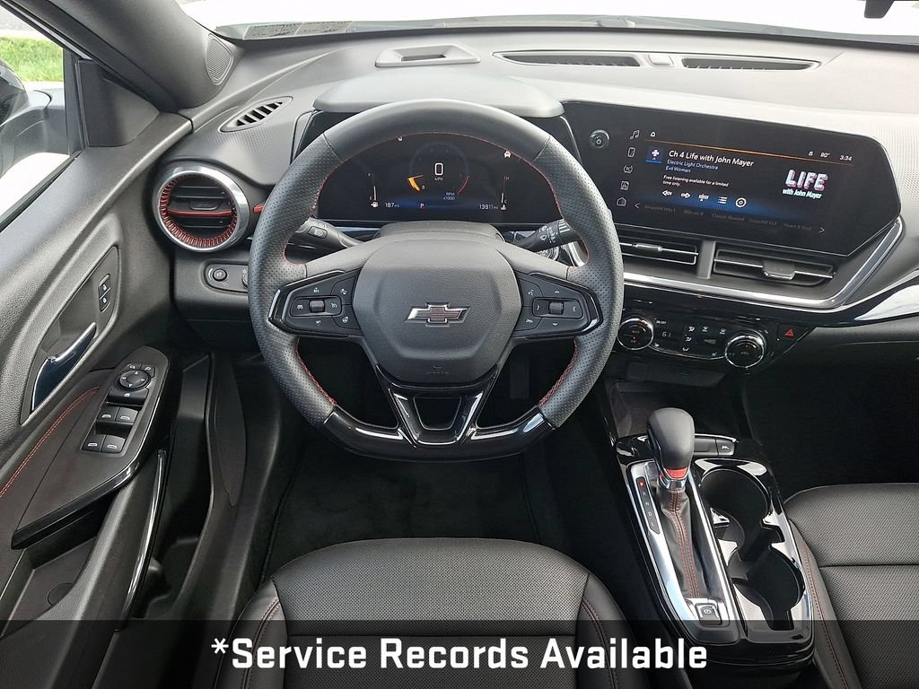 Certified 2024 Chevrolet Trax RS w/ Sunroof Package FWD image 16