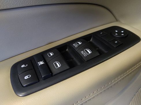 Used 2016 Jeep Grand Cherokee Laredo w/ Quick Order Package 23E RWD image 27
