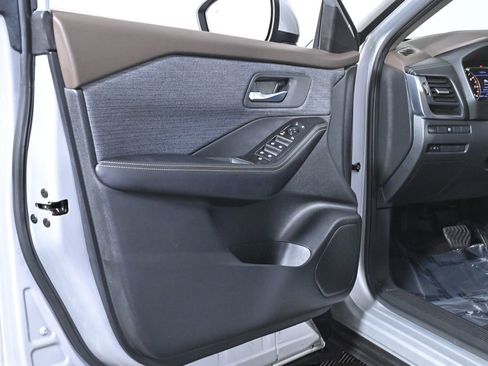 Certified 2023 Nissan Rogue SV image 29