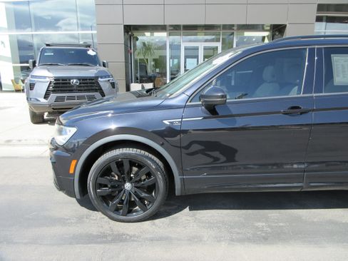 Used 2020 Volkswagen Tiguan SE R-Line AWD/4WD image 2