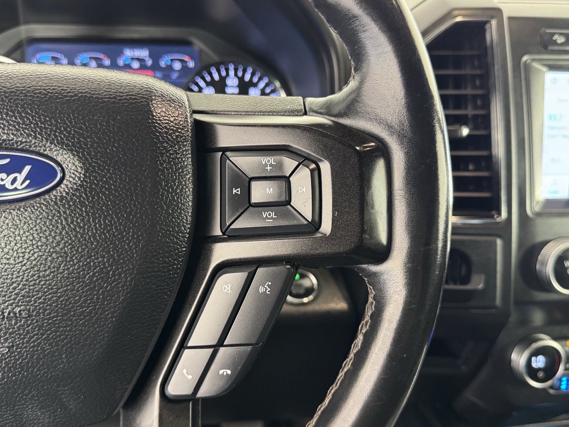 Used 2020 Ford Expedition Limited AWD/4WD image 28