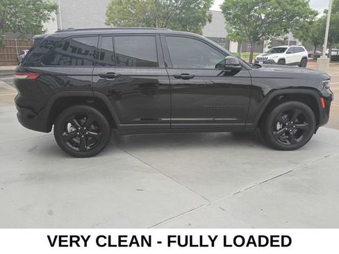 Used 2023 Jeep Grand Cherokee Altitude RWD image 5