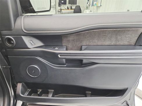 Used 2018 Ford Expedition Limited image 41