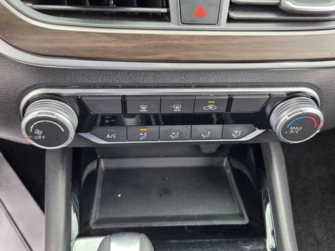 Used 2024 Nissan Altima 2.5 SV image 19