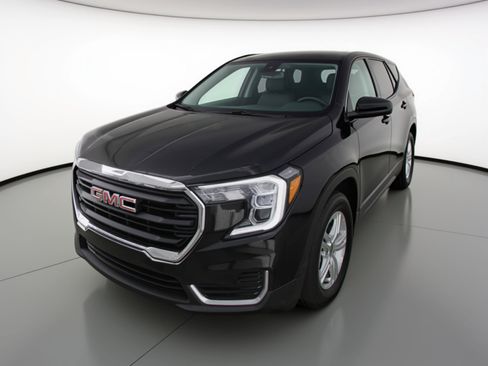 Used 2024 GMC Terrain SLE image 3