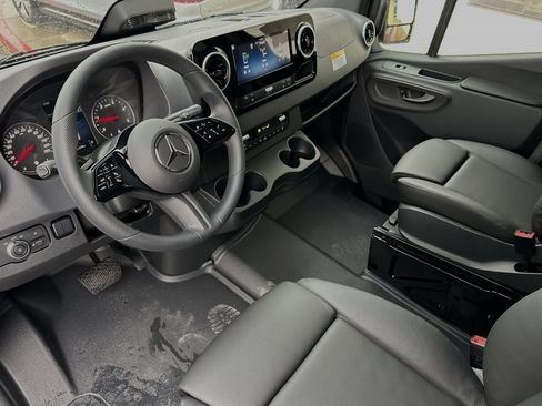 New 2025 Mercedes-Benz Sprinter 2500 image 10