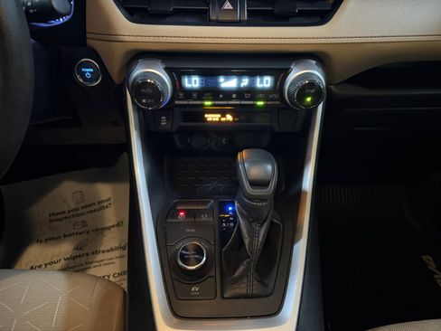 Used 2020 Toyota RAV4 XLE image 15