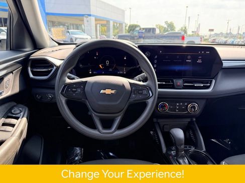 Used 2024 Chevrolet TrailBlazer LS w/ LS Convenience Package FWD image 12