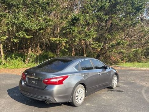 Used 2018 Nissan Altima 2.5 S w/ S Convenience Package image 7
