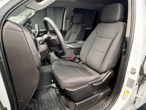 Used 2022 Chevrolet Silverado 2500 Custom w/ Custom Value Package image 3